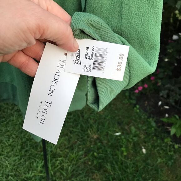 Women’s Christmas Sweatshirt - Picture 6 of 7